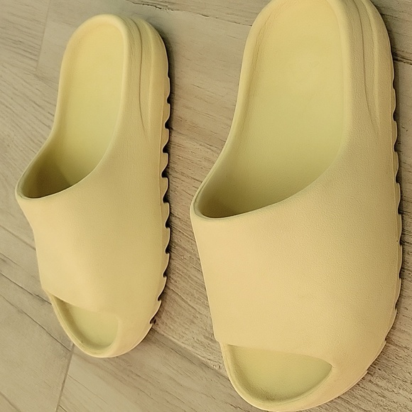 Adidas Yeezy Slide Bone - Picture 2 of 10